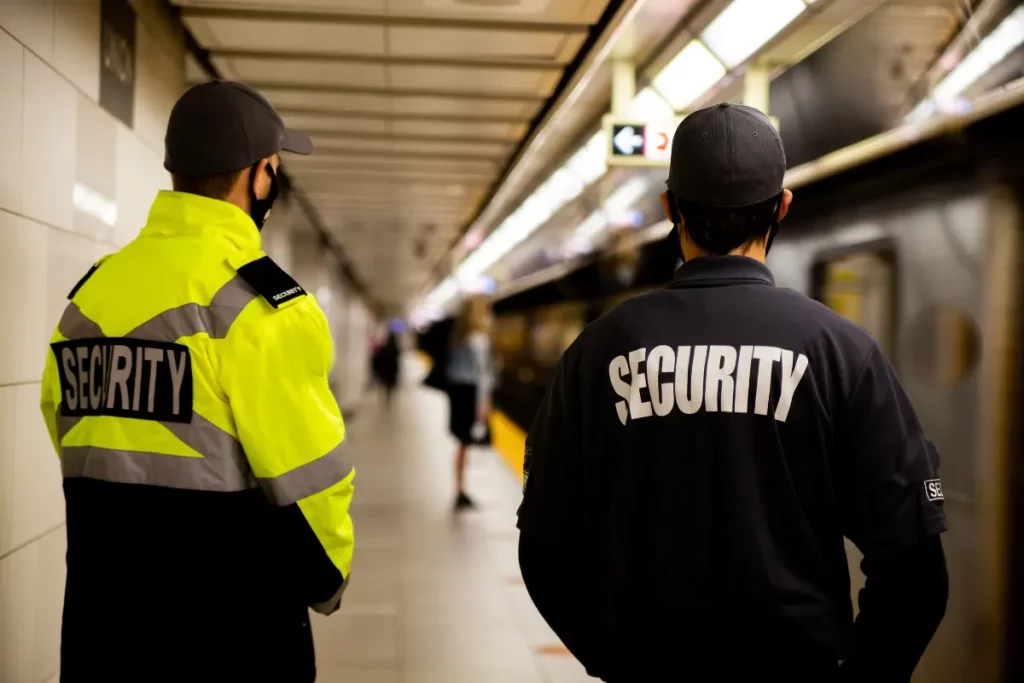 How Security Guards Can Enhance Customer Experience in Retail Environments